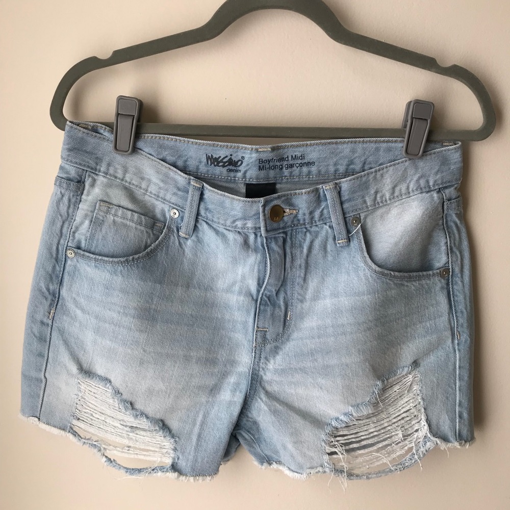 Frayed denim boyfriend shorts, light wash